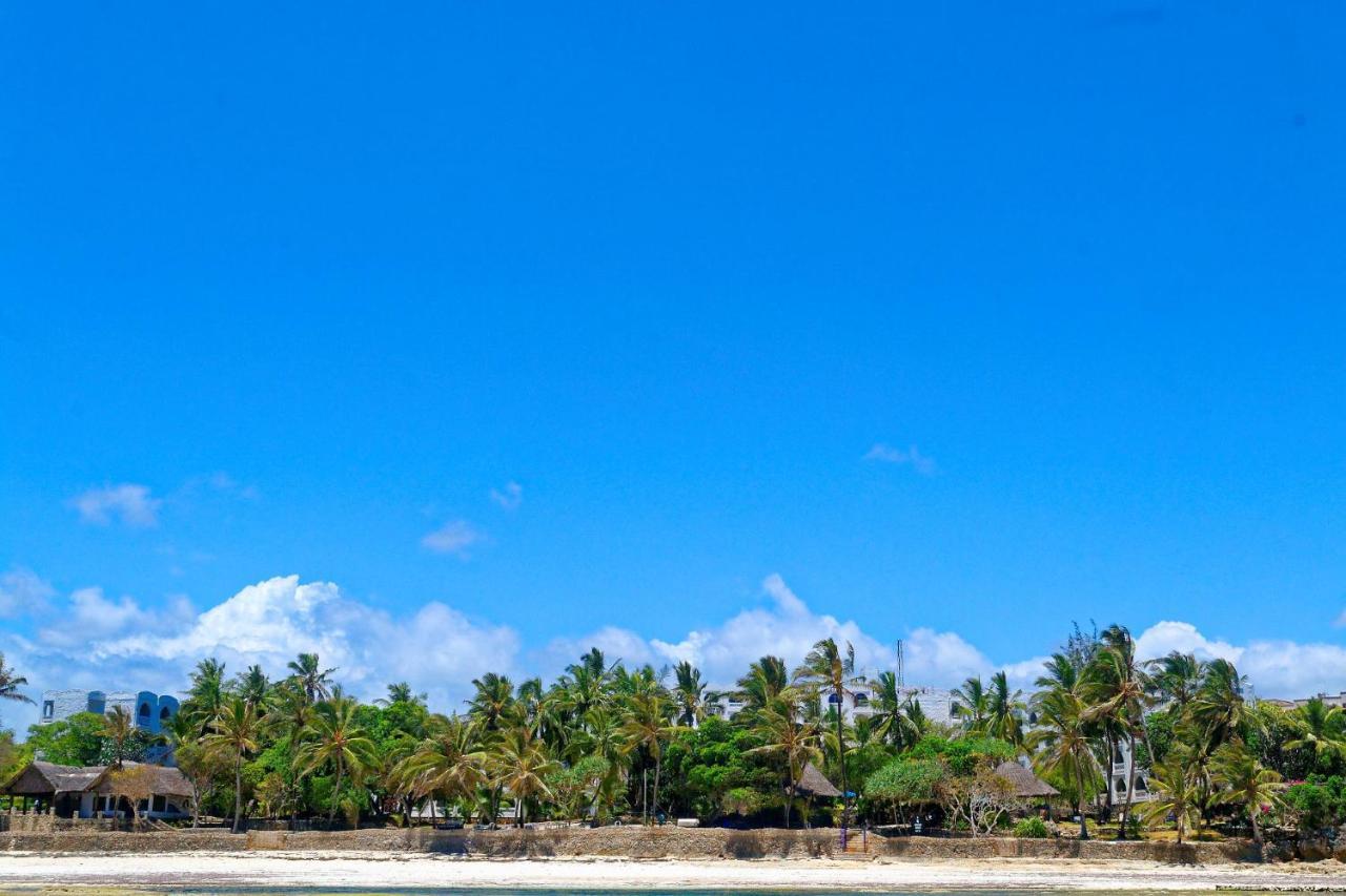 Kaskazi Beach Resort Diani Beach Exterior photo